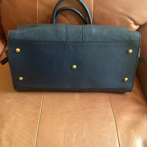 🦋Beautiful YSL Navy Blue Leather Handbag🦋 - Picture 6 of 14